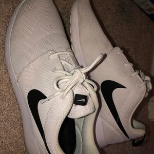 white nike women’s